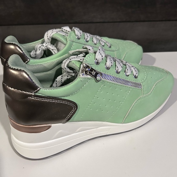 Mepaouo Wedge Sneakers Heel Platform Lace/ Zip Style
Women’s Sz 7.5 - Picture 4 of 8